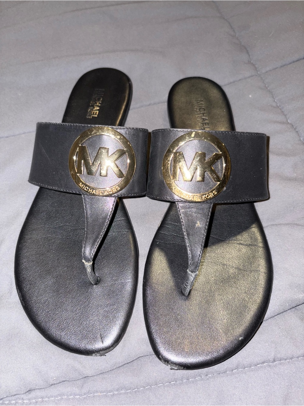 Women’s Michael Kors Black Thong Strap Sandal in black